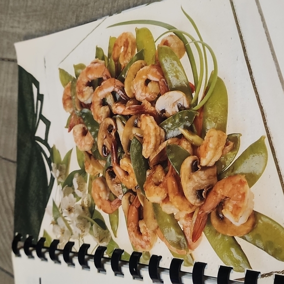 LIGHT AND EASY FOR TWO COOKBOOK 1991 - Picture 7 of 8